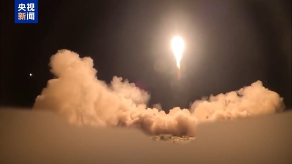 嘉多网 特朗普: 伊朗袭击美军基地经过我批准