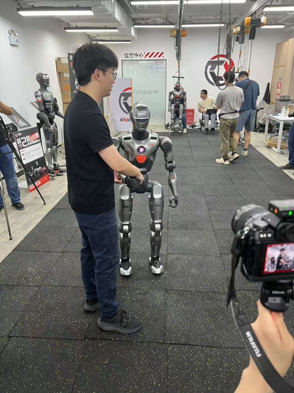 云操盘 活力中国调研行|这座城市，人和机器人如何“双向奔赴”？