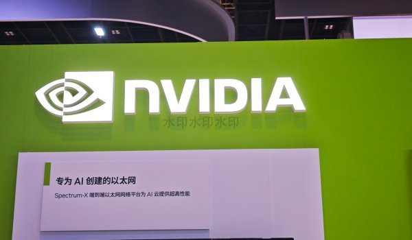 仁信优配 英伟达、AMD恢复向中国销售AI芯片, 美国商务部长: 中国只能买到英伟达“第四等”货