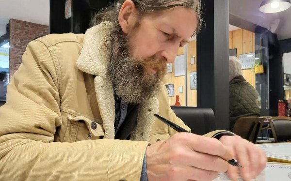 七界策略 巴黎天才印刷工，全法射击冠军，宁死不交房租？当面饮弹吓懵警察